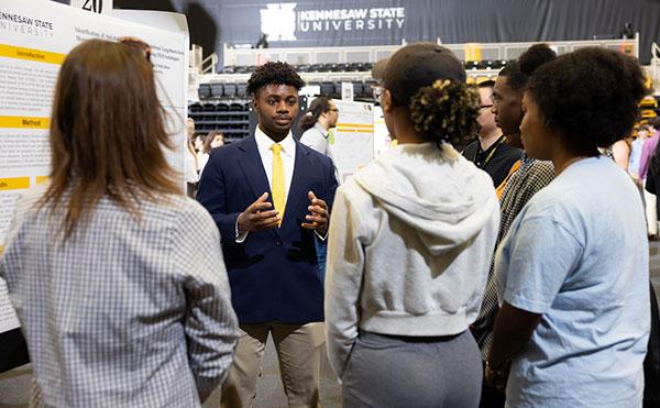 2022 Fall Symposium of Student Scholars  / Students and Attendees of the 2022 Fall Symposium of Student Scholars.