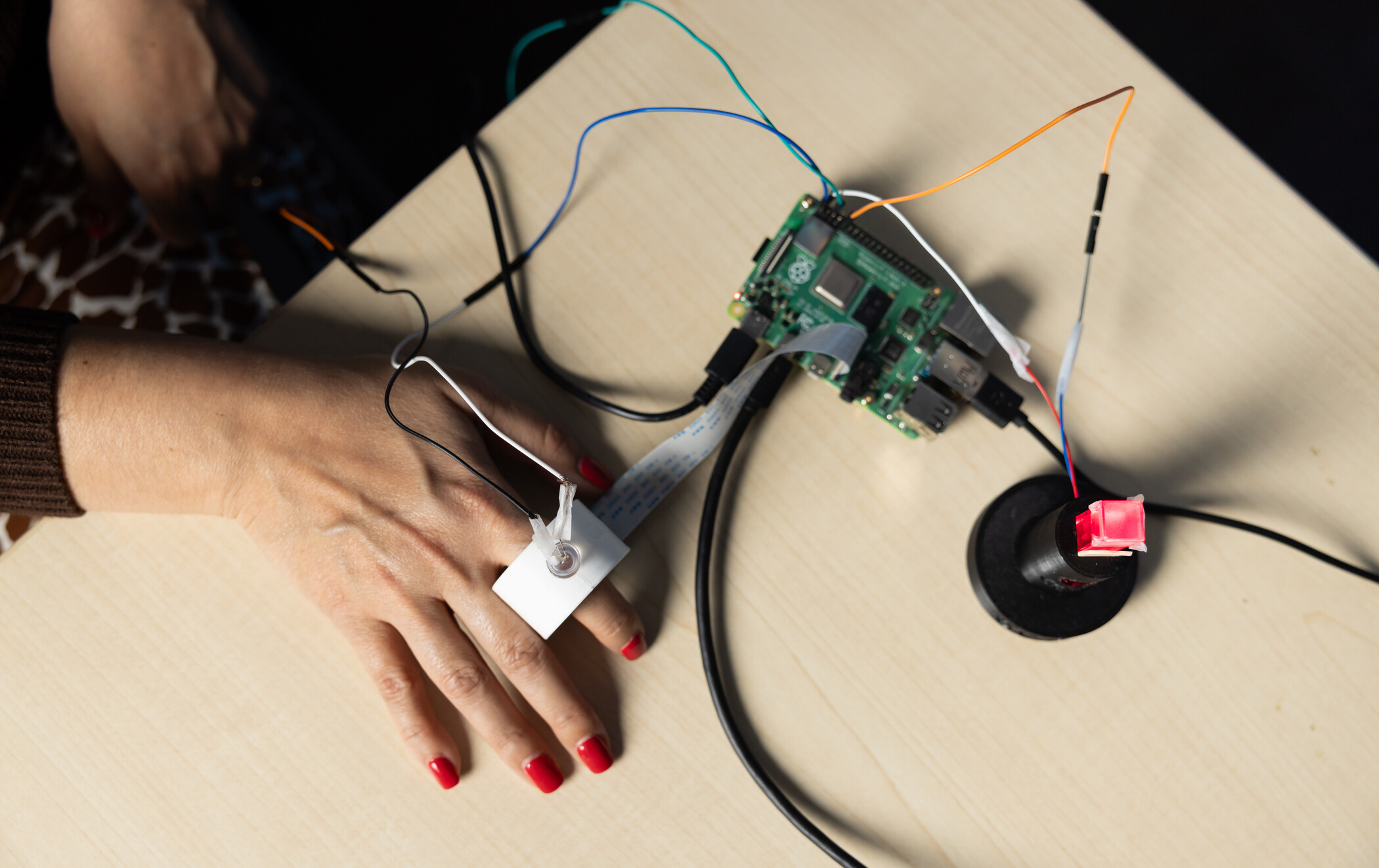 finger using glucocheck device