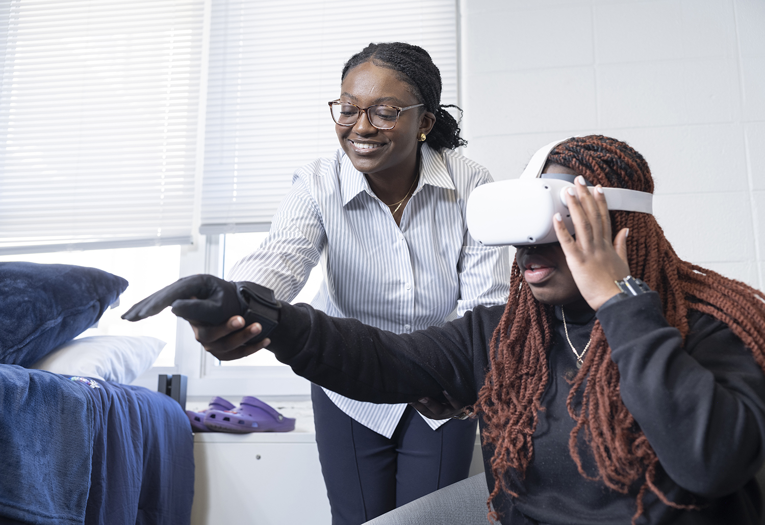 two female students using virtual reality